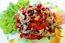 Рецепт - Салат з ковбасою, сиром та помідорами з фото помідорами