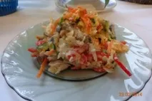 Рецепт - Салат з ковбасою, сиром та помідорами з фото салат