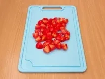Рецепт - Салат з ковбасою, сиром та помідорами з фото ковбасою