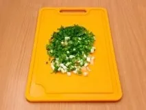 Рецепт - Салат з ковбасою, сиром та помідорами з фото сиром