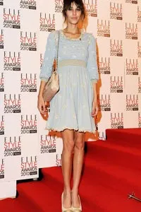 З яким кольором поєднується блакитний найвигідніші варіанти поєднується