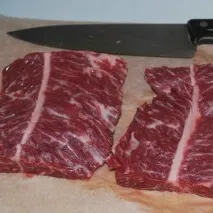 Стейк з діафрагми з винним соусом, Батьківщина Кухня винним