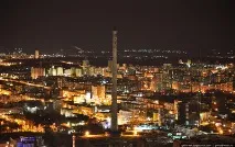 Телевізійна вежа, що світиться, в Мурманську світиться
