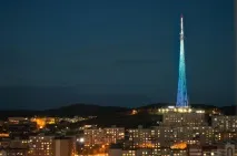 Телевізійна вежа, що світиться, в Мурманську мурманську