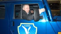 У Жириновського зламався подарований Прохоровим «Е-мобіль» прохоровим