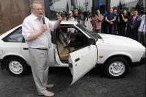 У Жириновського зламався подарований Прохоровим «Е-мобіль» Жириновського