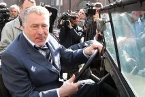 У Жириновського зламався подарований Прохоровим «Е-мобіль» прохоровим
