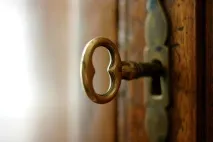Я не стукаю в зачинені двері - У відповідь, Я мовчки закриваю свою… стукаю