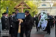 Япончика поховали у труні з кондиціонером труні