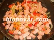 Яєчня з помідорами та ковбасою рецепт з фото, покрокове приготування яєчня