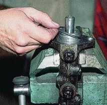 Заміна манжет головного циліндра гальмівного автомобіля Газель автомобіля