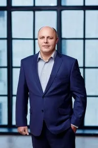 Демонтаж скляних вітрин. вітрин