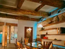 Декоративні балки з дерева, дерев’яні фальшбалки, в дизайні, фото, відео, використання, декоративні