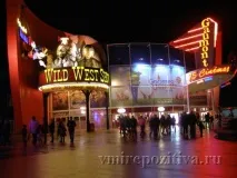 Діснеївське село (Disney Village) можна