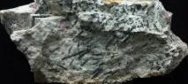 Евдіаліт камінь, властивості мінералу евдіаліт