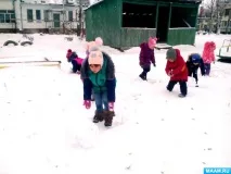 Фотозвіт «Як ми сніжну фортецю будували! » фортецю