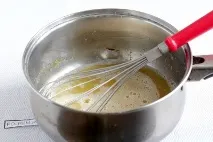 Як спекти тонкі млинці з дірочками. спекти