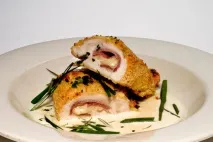 Як приготувати курячі рулетики. курячі