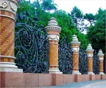 Як зробити кований паркан своїми руками, Будуємо будинок самі паркан