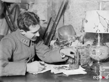 Коти та солдати, Gorillas Community солдати