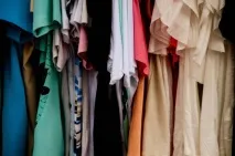 На поведінку людини впливає одяг, в який він одягнений поведінку