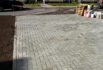 Майданчик під машину на дачі під ключ, Ціни на влаштування парковки🚕 на дачі ціни