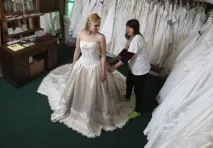 Чи брати весільну сукню напрокат брати