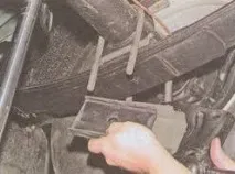 Зняття та встановлення ресори на автомобілі Волга ГАЗ 31105 2004 встановлення