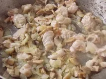Гарбуз, фарширований куркою та грибами. фарширований