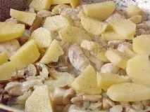 Гарбуз, фарширований куркою та грибами. фарширований