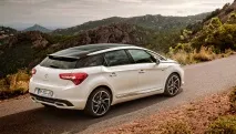 Дивуємось сміливості французів на прикладі хетчуCitroen DS5 французів