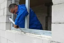 Водостійка монтажна піна – для чого вона потрібна, її особливості піна