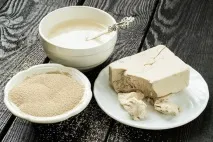 Хлібні дріжджі та цукор цукор