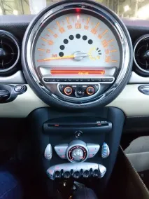 Заміна магнітоли в Mini Cooper Clubman заміна