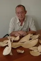 птица дървена
