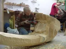 Як ми пилили слона, Різьблення по дереву, кістки та каменю дереву