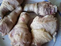 Курячі гомілки в томатному соусі. гомілки