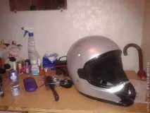 Хто як бореться з побутом типового холостяка, чоловік та жінка типового
