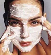 Маска для обличчя зі сметани сметани