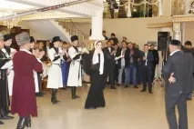 Нехай хто завгодно ріже торт, але не наречена» нехай