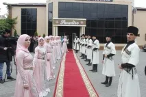 Нехай хто завгодно ріже торт, але не наречена» торт