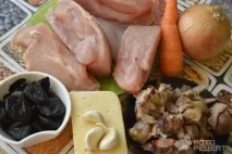 Рецепт Рулет з курячої грудки, з грибами та чорносливом грудки