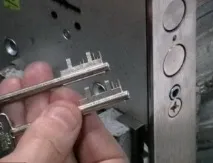 Repararea încuietorilor ușilor metalice pe cont propriu