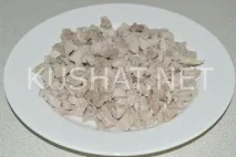 Листковий салат зі свининою та грибами свининою