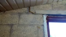 Треснула стіна в гаражі стіна