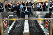 Туристи збунтувалися через масові затримки рейсів у Домодєдово Події Подорожі масові