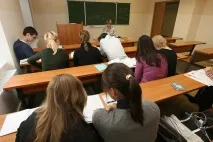 твърде университетите