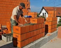 Заміський будинок у стилі традиційного альпійського шале – який він вивчаємо технологію будівництва альпійського