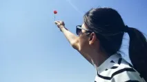 казва нещо
