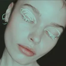 цялото лице нещо подобно